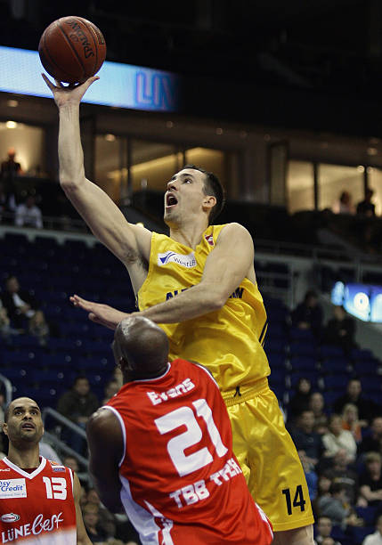 法国队在团 法国队在团