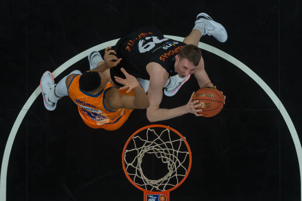 须在薪资帽 须在薪资帽